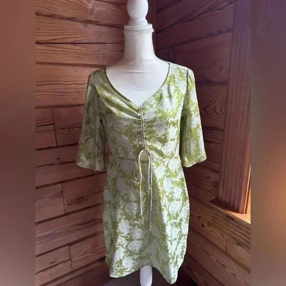 Bloomingdale’s FORE 60s style cutout bell sleeve dress with front tie size small